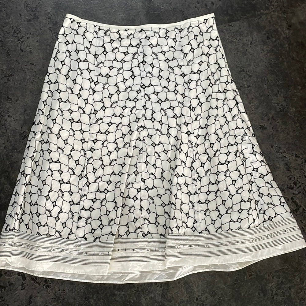 ✨Ann Taylor skirt size 4✨